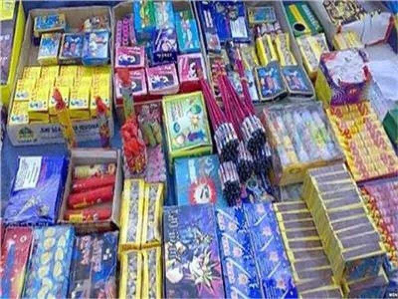 مصادرة 7 آلاف صاروخ ألعاب نارية معروضة للبيع في الغربية