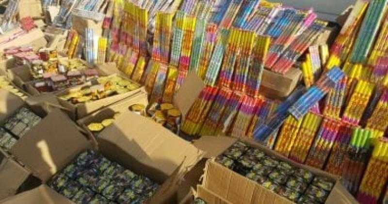 مصادرة 3490 صاروخ ألعاب نارية معروضة للبيع في الغربية