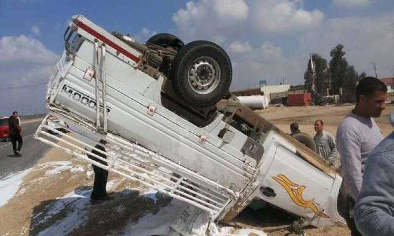 بالأسماء.. إصابة 20 شخصا فى انقلاب سيارة أعلى كوبرى سدمنت الجبل ببنى سويف
