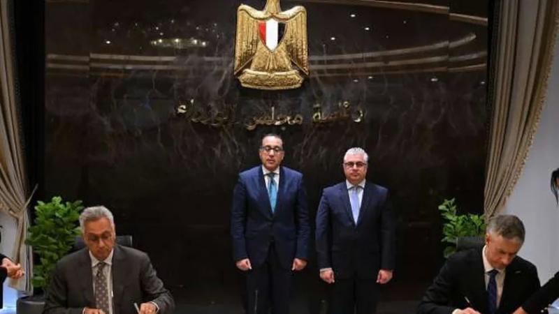 رئيس الوزراء يشهد توقيع عقد تخصيص الأرض لإنشاء مصنع صوامع غلال شرق بورسعيد