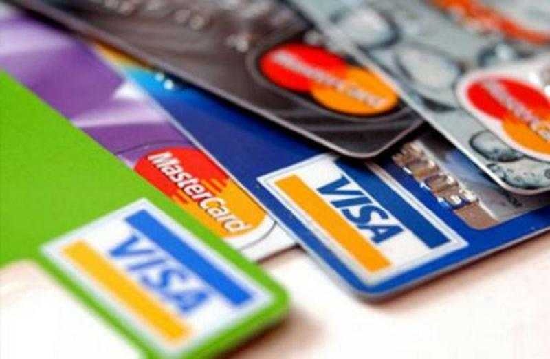 ارتكبوا 12 جريمة.. ضبط عاطل وسيدة للاستيلاء على بيانات الفيزا الخاصة بعملاء البنوك