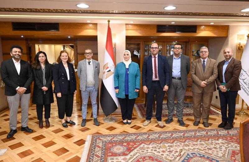 وزيرة التضامن تبحث مع المدير المقيم لهيئة إنقاذ الطفولة تطوير منظومة الكفالة| صور