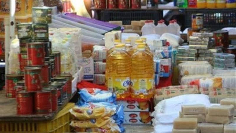 أسباب عدم انخفاض أسعار السلع الأساسية رغم تراجع الدولار