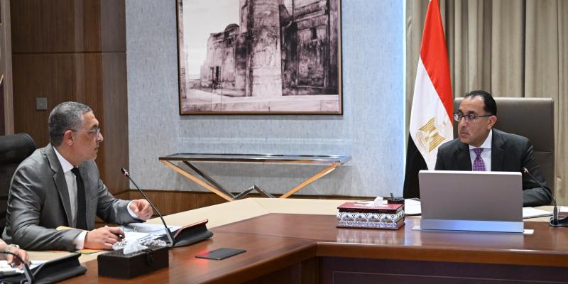 مدبولي يوجه بتشكيل مجموعة عمل لإعداد الملفات الفنية الخاصة بتنظيم مؤتمر الاستثمار