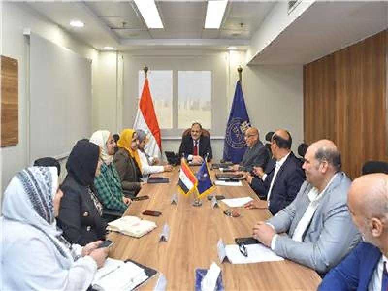 رئيس هيئة الدواء المصرية يلتقي رئيس وممثلي الشعبة باتحاد الغرف التجارية