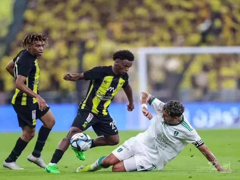 الاتحاد والأهلي يتصارعان على صفقة مجانية في ديربي جدة