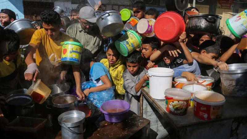 مصادر لـ«القاهرة الإخبارية»: إدخال 26364 ألف طن من المياه لغزة منذ بدء العدوان