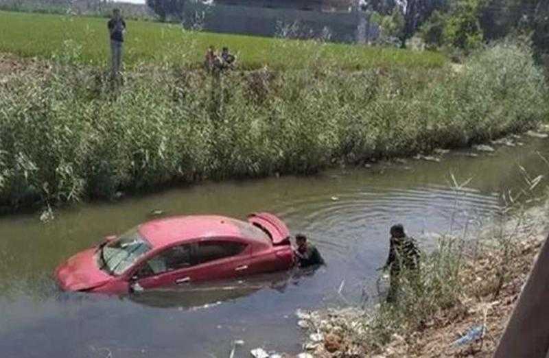 مصرع 5 من أسرة واحدة بانقلاب سيارة بترعة في الغربية