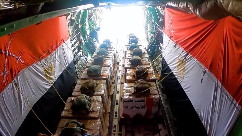 استمرارًا لتوجيهات الرئيس السيسي.. مصر تواصل الإسقاط الجوي اليومي للمساعدات الإنسانية والإغاثية على غزة