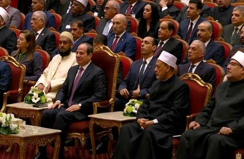 الرئيس السيسي يشهد فيلمًا عن تطوير المساجد باحتفالية وزارة الأوقاف بليلة القدر