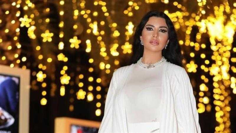 لاميتا فرنجية تثير غضب متابعيها بالأبيض المكشوف