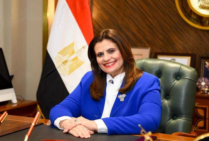 للمصريين بالخارج.. إطلاق التطبيق الإلكتروني بكافة الخدمات قريبًا وقسم خاص بالمعاملات البنكية