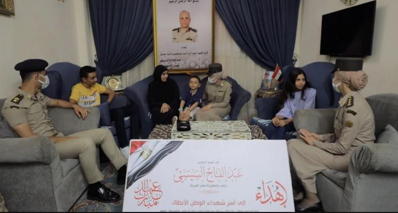 القوات المسلحة تقدم هدية الرئيس السيسي لأسر الشهداء