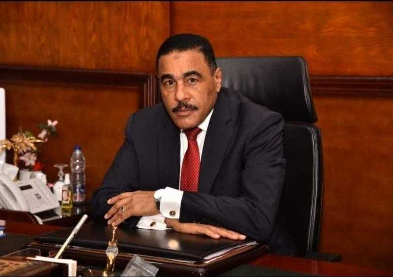 محافظ مطروح يوجه بتقديم كافة الخدمات الطبية لمصابي انقلاب سيارة أجرة بالساحل الشمالي