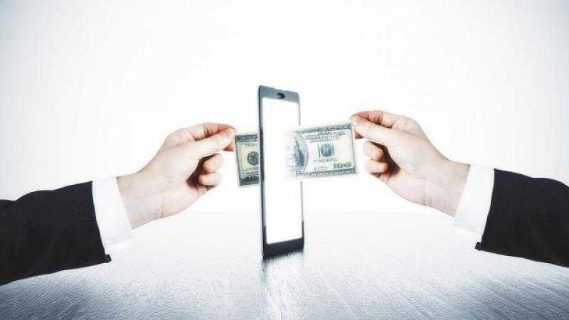 القنوات الرقمية للبنوك تتيح للعملاء تحويل العيدية «أونلاين»