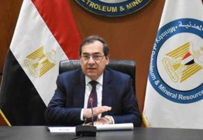 تنفيذ مشروعات تجريبية لاستخدام الطاقة الشمسية في آبار الإنتاج البترولي