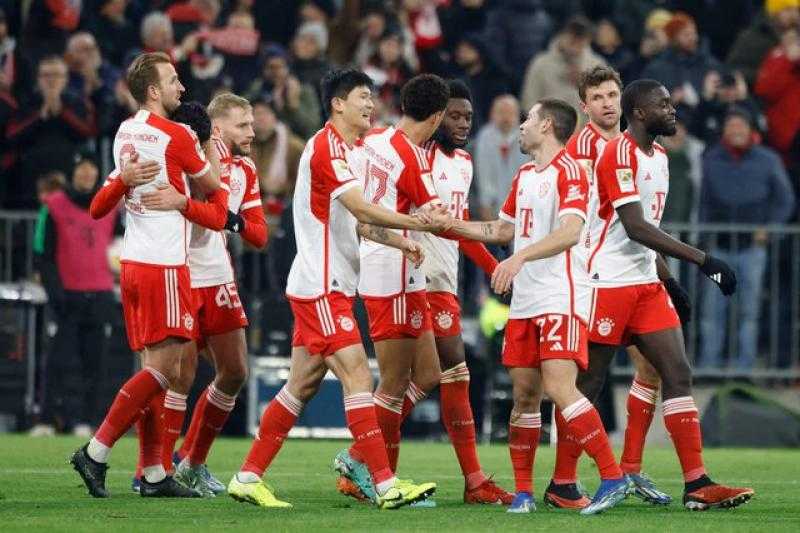 بايرن ميونخ يحتفل بدرع الدوري الألماني بثنائية أمام مونشنجلادباخ بالدوري الألماني