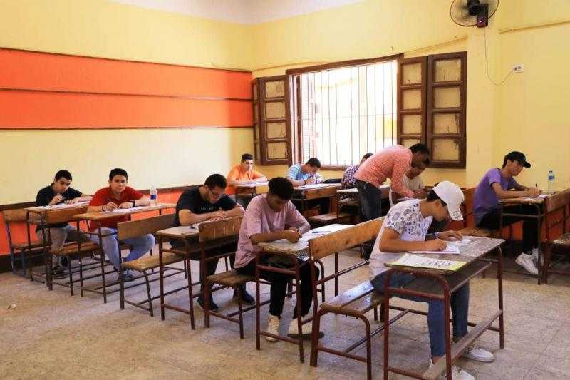 325 لجنة في امتحانات صفوف النقل بالوادي الجديد