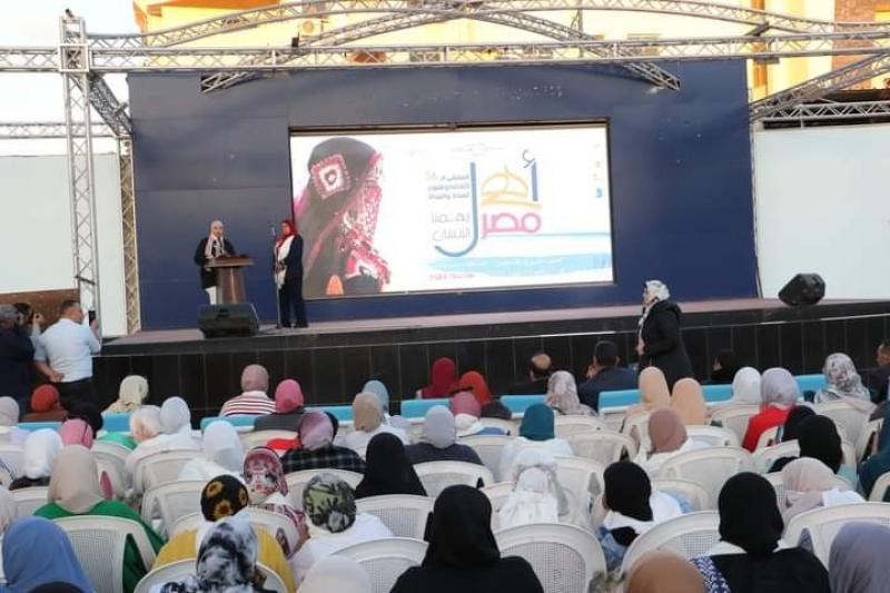 معرض لمنتجات سيوة وورش حرفية وفنية في النادي الاجتماعي بمطروح