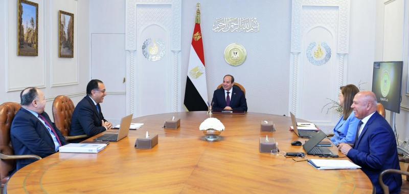 الرئيس السيسي يوجه بسرعة الانتهاء من إنشاء وتطوير الموانئ البحرية والبرية والجافة