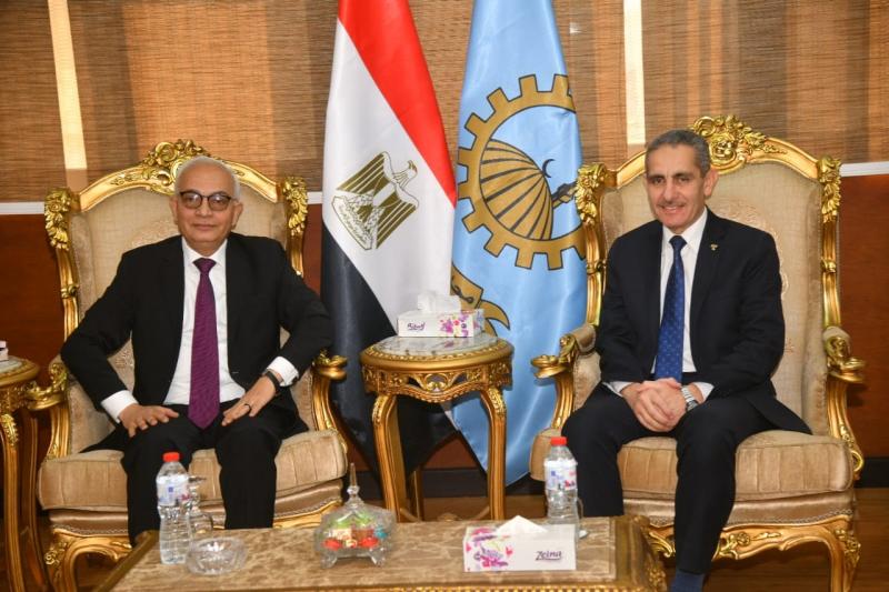 محافظ الغربية يستقبل وزير التربية والتعليم لتفقد عدد من المدارس و متابعة الاستعدادات لامتحانات نهاية العام