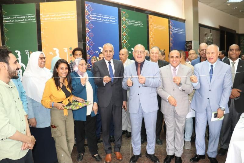 رئيس جامعة سوهاج يفتتح فعاليات الخيمة التمريضية على هامش مؤتمر البيئة الدولي