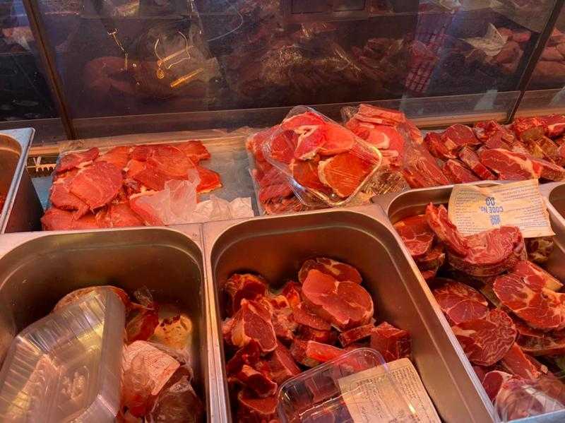 التحفظ على 200 كيلو لحوم ودواجن وأسماك بالغربية