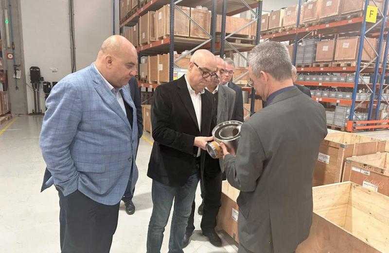 وزير الإسكان يزور مصنع شركة ”Hydroo” الإسبانية لبحث موقف تصنيع منتجات الشركة محليا | صور