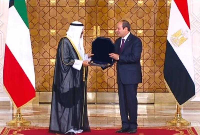 الرئيس السيسي يمنح أمير الكويت قلادة النيل.. فيديو