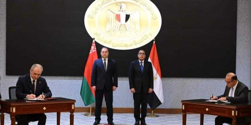 مدبولي ونظيره البيلاروسي يشهدان مراسم توقيع اتفاق بين مصر وبيلاروسيا لتعزيز نظام التجارة