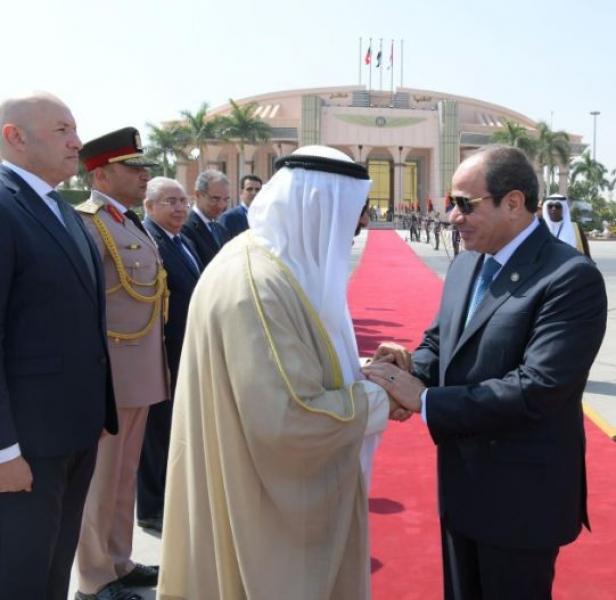 الرئيس السيسي يودّع أمير الكويت بمطار القاهرة بعد زيارته الرسمية