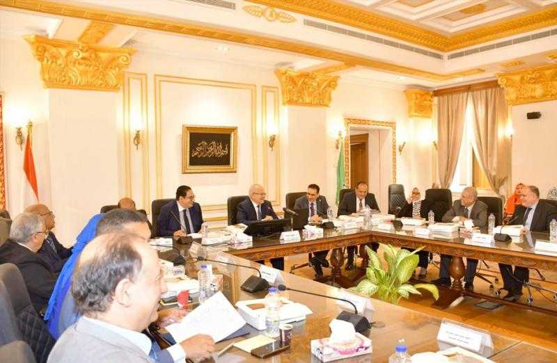 جامعة القاهرة تناقش اقتراح مجلس الشيوخ لتعميم مقرر التفكير النقدي بالجامعات | صور