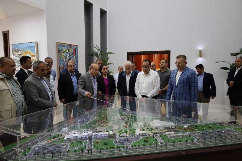 مدبولي يتفقد مبنى مجلس مدينة شرم الشيخ الجديد ومبنى خدمات مصر والمركز التكنولوجي والحديقة المركزية.. صور