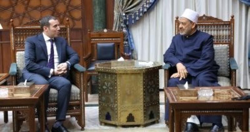 ‎شيخ الأزهر يستقبل رئيس هيئة الإسعاف ويتفقان على توفير الخدمات بمقرات الأزهر