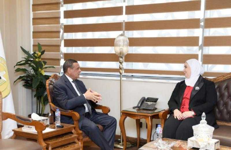 التضامن تدرس مقترحات التنمية المحلية لتوطين وإنتاج الحرير في الصعيد وتطوير زراعة أشجار التوت