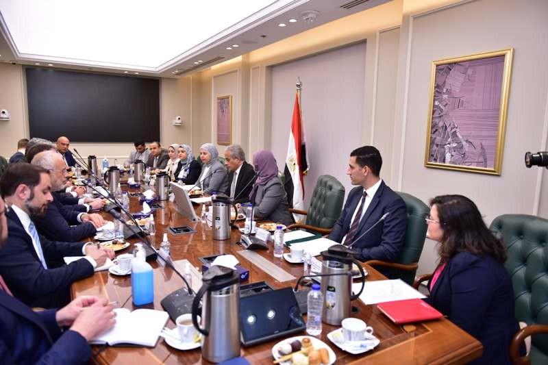 وزير العمل: إسترتيجية لإرسال عِمالة مصرية ماهرة لليونان في مجالات الزراعة والسياحة والتشييد والبناء| صور