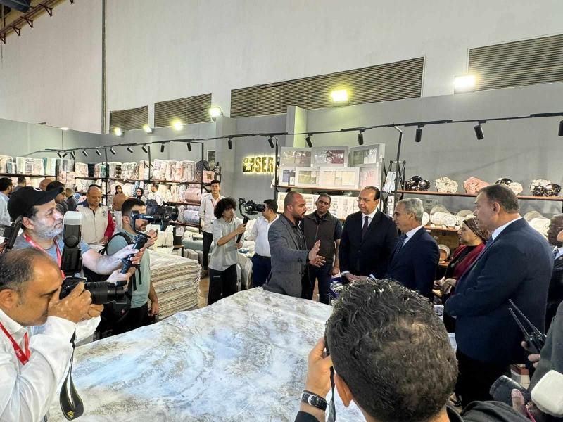 رئيس الهيئة المصرية للمعارض يفتتح معرض الأثاث والديكور.. يستمر حتى ١٢مايو