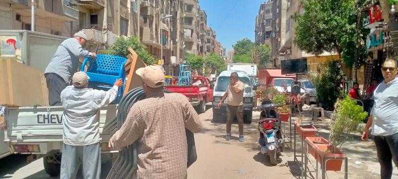حملات لإزالة التعديات ورفع الإشغالات في عدة مناطق بالقاهرة.. صور