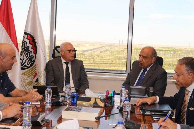وزير قطاع الأعمال يبحث مع محافظ بورسعيد استثمار الأصول المملوكة للشركات التابعة