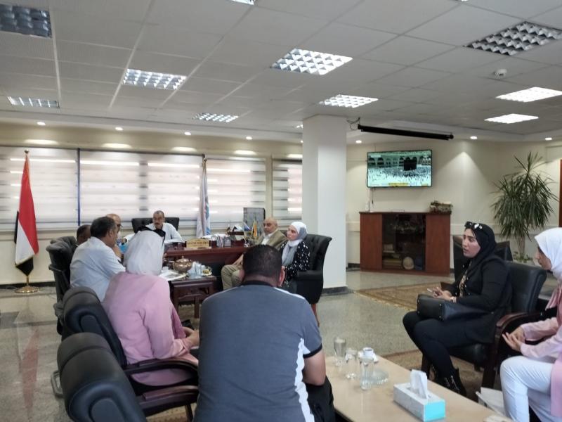رئيس جهاز مدينة بدر يتابع إجراءات تجهيز المركز الطبي بالحي السابع.. ويلتقى سكان الحي السادس |صور