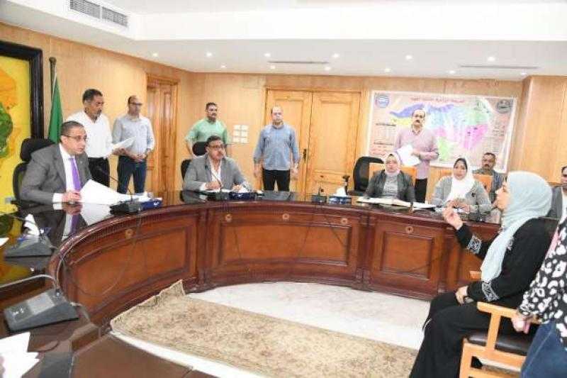 محافظ الفيوم يوجه بتوفير فرص عمل ورعاية طبية لذوي الهمم