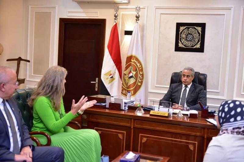 وزير العمل خلال لقاءه مع رئيس الاتحاد العالمي للتوظيف: الدولة جاهزة لتوفير عِمالة ماهرة