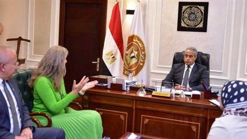 وزير العمل يلتقي رئيس الاتحاد العالمي للتوظيف.. تفاصيل