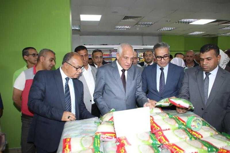 رئيس حماية المستهلك يحذر صاحب سلسلة تجارية بالجيزة: أسعارك مبالغ فيها