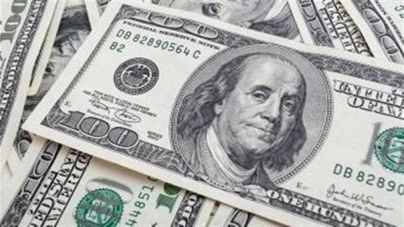 أستاذ اقتصاد يتوقع هبوط سعر الدولار الأيام القادمة