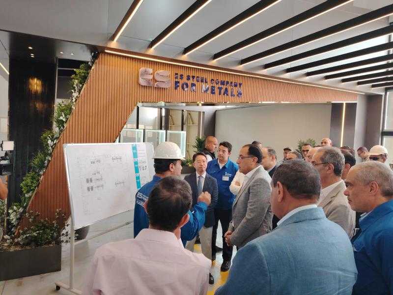 رئيس الوزراء يبدأ جولته فى بنى سويف بتفقد أحدث مصانع شركة العربى