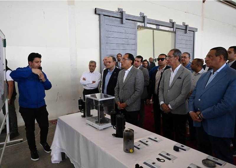 تفاصيل جولة رئيس الوزراء بمجمع مصانع «سامسونج» ببني سويف.. صور