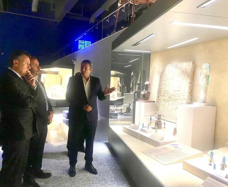 صور.. وزير السياحة والآثار يقوم بجولة تفقدية بمتحف شرم الشيخ ويطالب الشركات بالترويج له