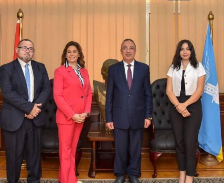 محافظ الإسكندرية يناقش خطة تطبيق الموازنة التشاركية مع وفد ”المالية”
