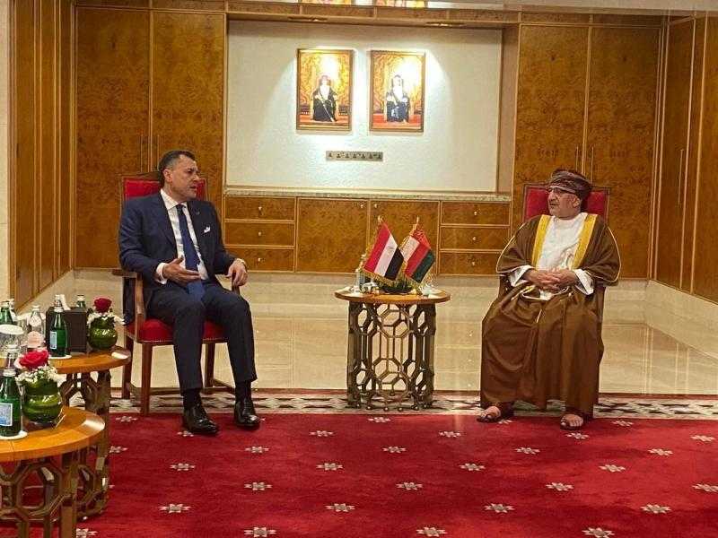 خلال زيارته الحالية لمدينة مسقط بسلطنة عُمان.. وزير السياحة يلتقي بنظيره العماني لبحث سبل التعاون